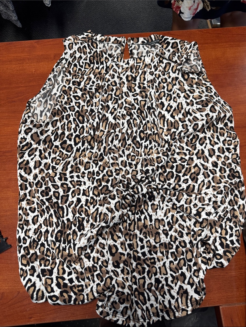 Adrianna papell tank L // 091824